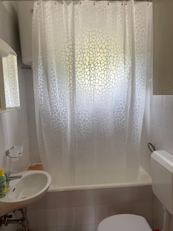 Apartman Emilija Vinišće Dış mekan fotoğraf
