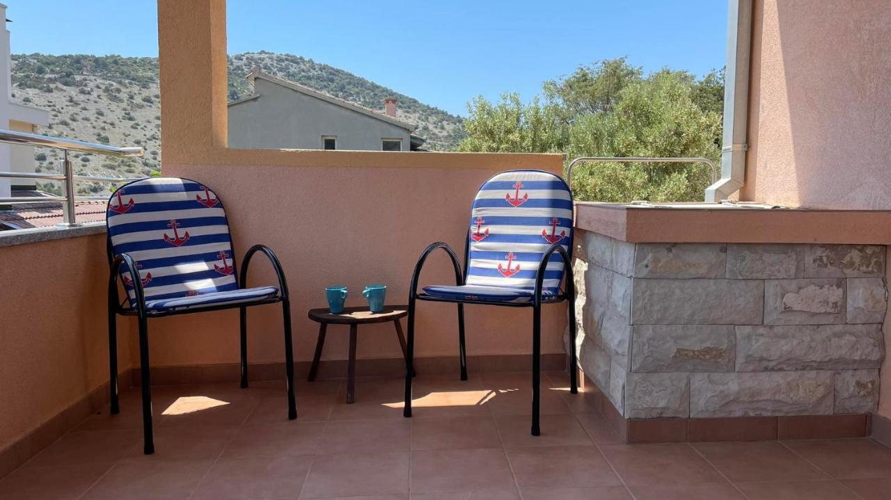 Apartman Emilija Vinišće Dış mekan fotoğraf
