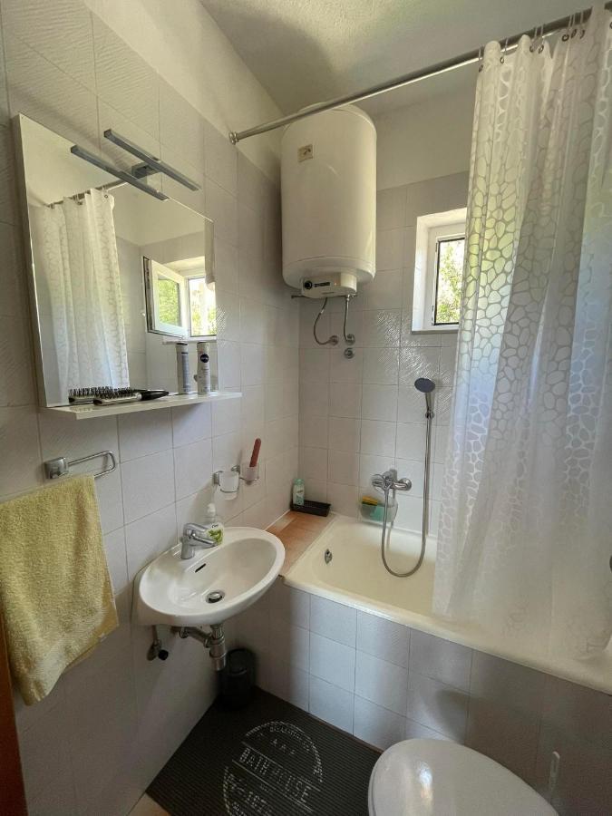 Apartman Emilija Vinišće Dış mekan fotoğraf
