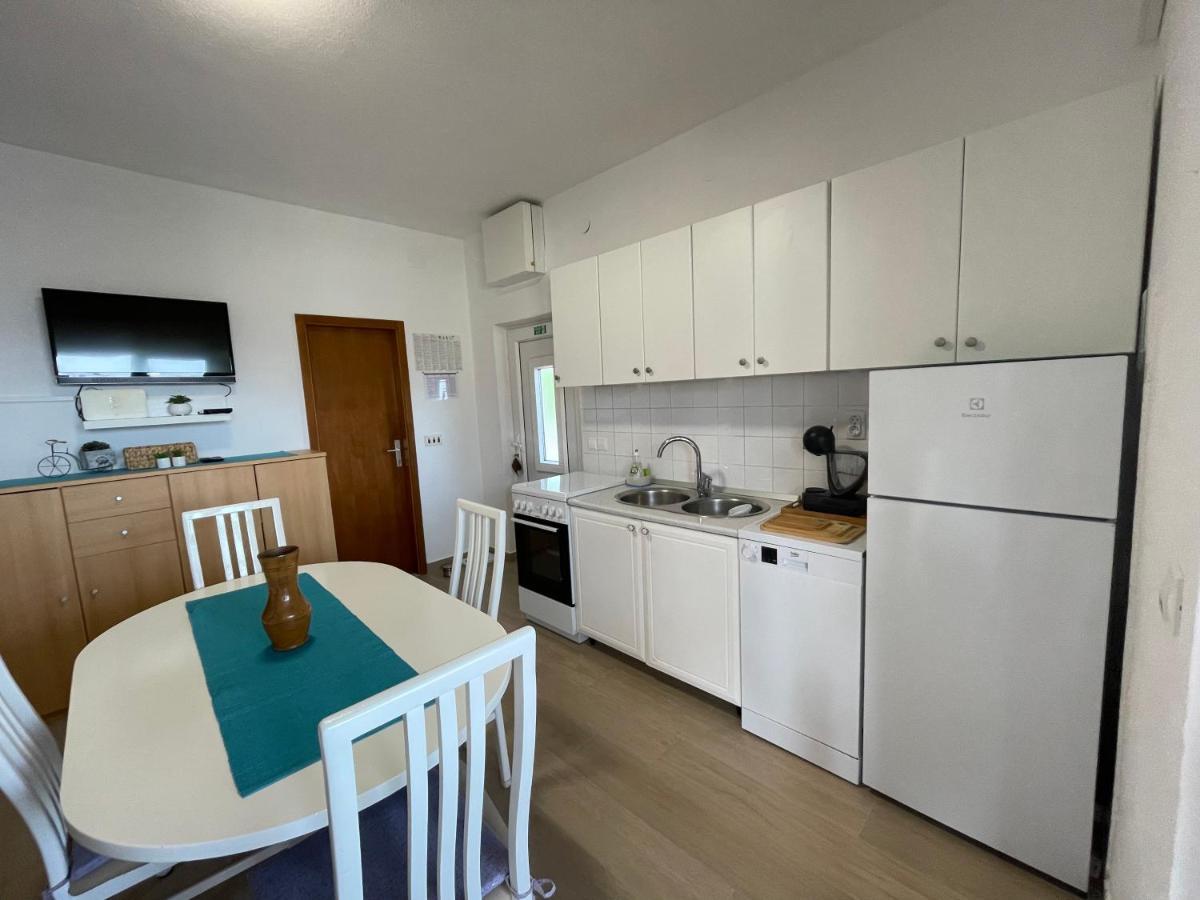 Apartman Emilija Vinišće Dış mekan fotoğraf